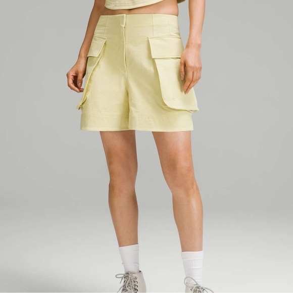 Lululemon Relaxed-Fit Super-High-Rise Cargo Short 4"
Finch Yellow - Picture 1 of 11